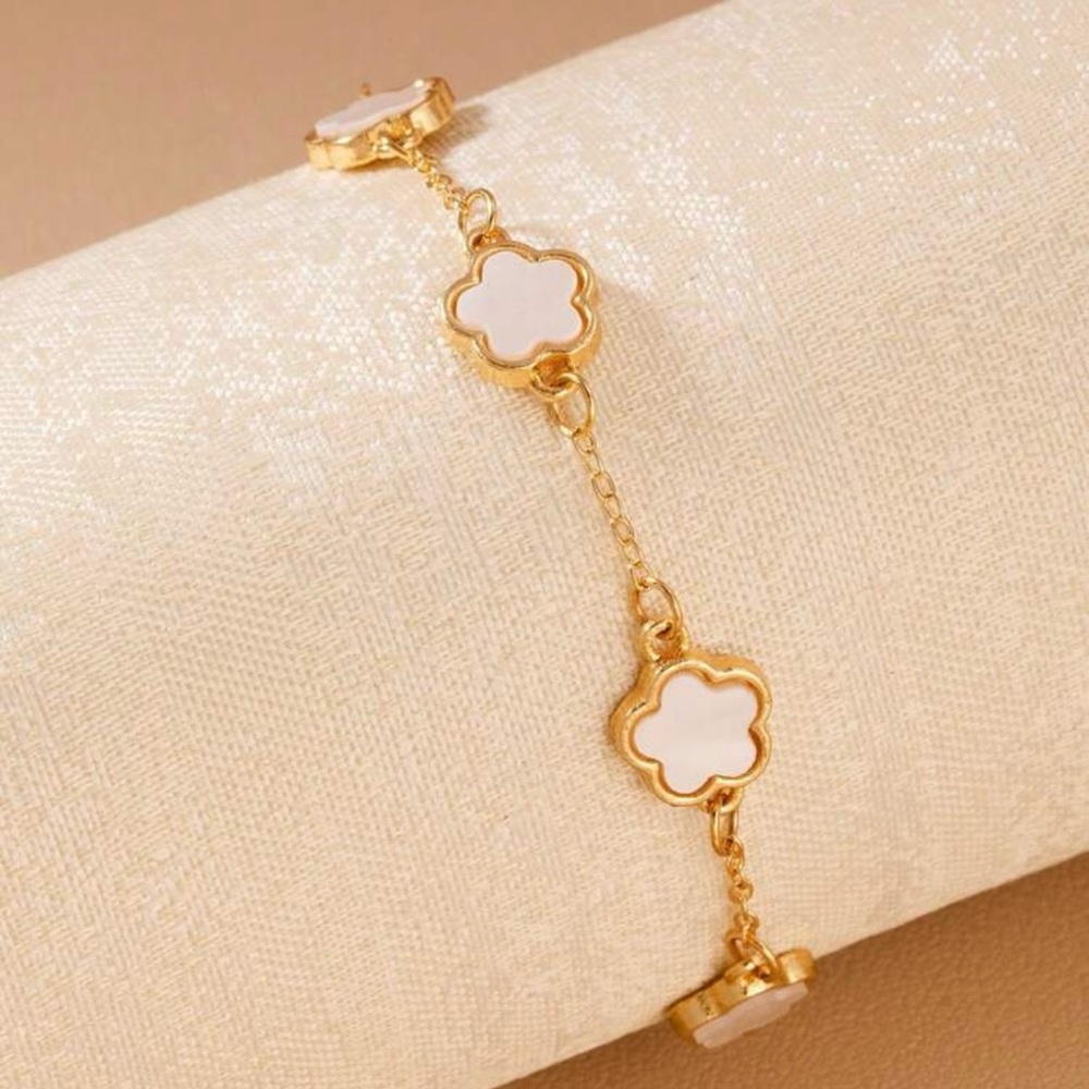 Elegant Gold and White Flower Bracelet